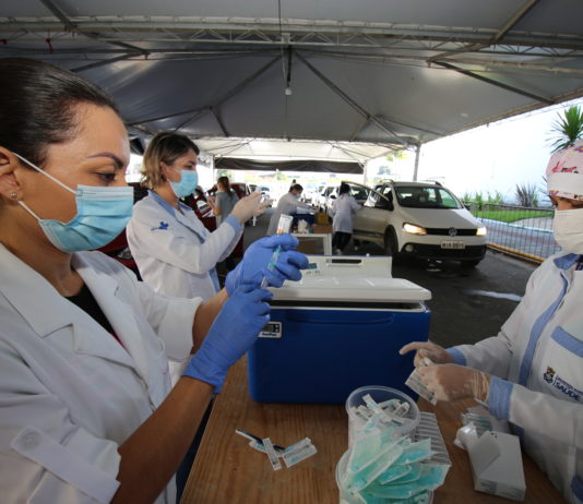 Mais de 2 mil pessoas recebem segunda dose da vacina contra Covid-19