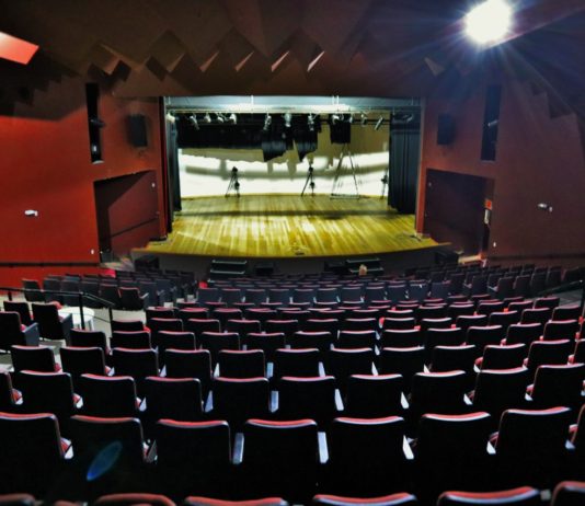 Teatro Municipal de Itajaí abre agenda para o segundo semestre