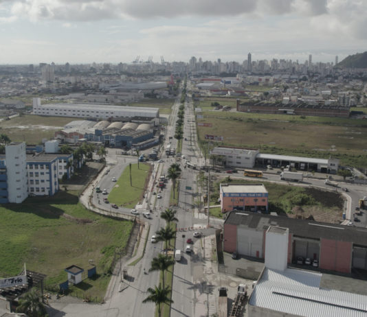 Desvio na avenida Adolfo Konder acelera obras no local