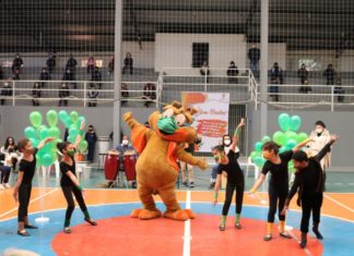 Escola Básica Aníbal César realiza entrega dos livros da Escola da Inteligência