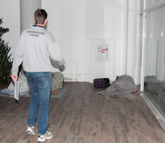 Itajaí ativa abrigo de inverno e intensifica abordagens para acolher pessoas em situação de rua