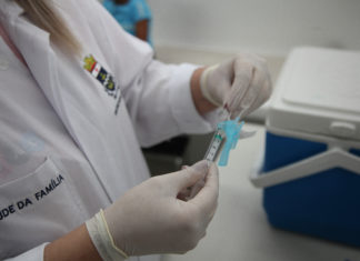 Caminhoneiros de 18 a 59 anos podem se vacinar contra Covid-19 no Centreventos