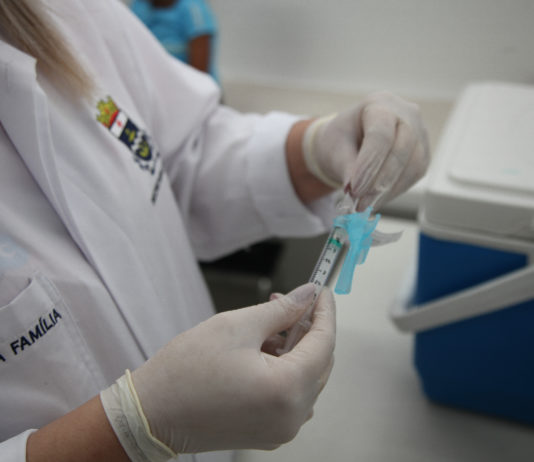 Caminhoneiros de 18 a 59 anos podem se vacinar contra Covid-19 no Centreventos