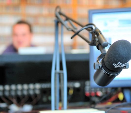 Ministério das Comunicações e Casa Civil recebem representantes das rádios comunitárias