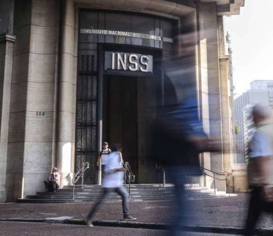 Governo vai antecipar décimo terceiro de aposentados e pensionistas do INSS