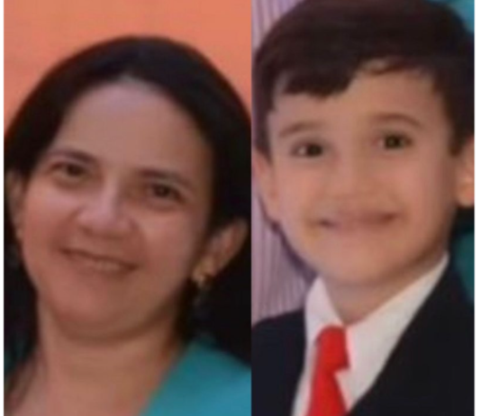 Adolescente de 13 anos mata mãe, irmão e fere pai em casa após ter o celular confiscado