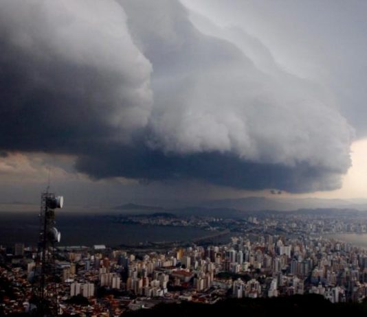 Ciclone provoca temporais em SC com risco de vendavais acima de 100 km/h; veja as regiões