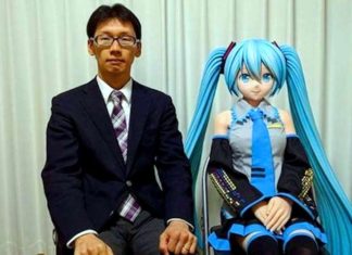 Japonês casado com holograma vive crise no relacionamento após falha tecnológica