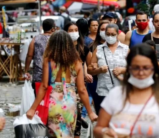 Casos ativos da Covid-19 caíram em 13% ao longo de uma semana em SC