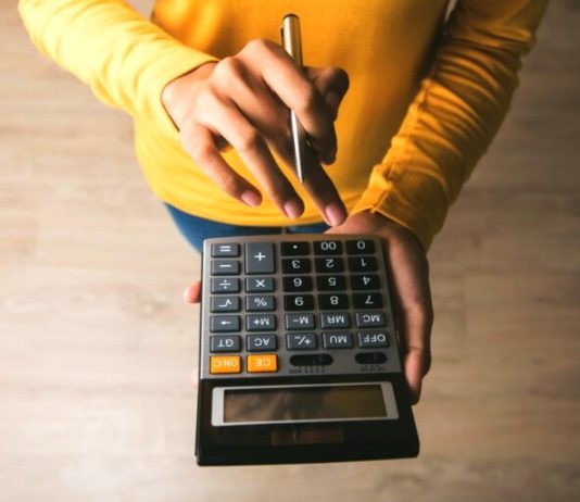 Especialista dá dicas de como usar os valores do saque extraordinário do FGTS e da primeira parcela do 13º salário