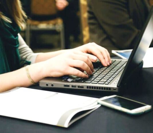 Vagas de emprego na área de tecnologia cresceram 136% em 2021