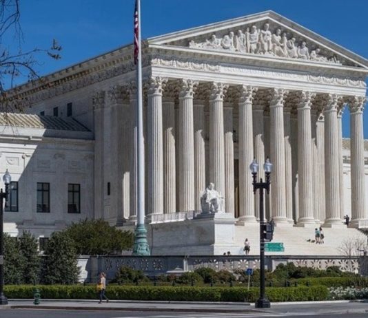 Suprema Corte dos EUA derruba direito legal ao aborto