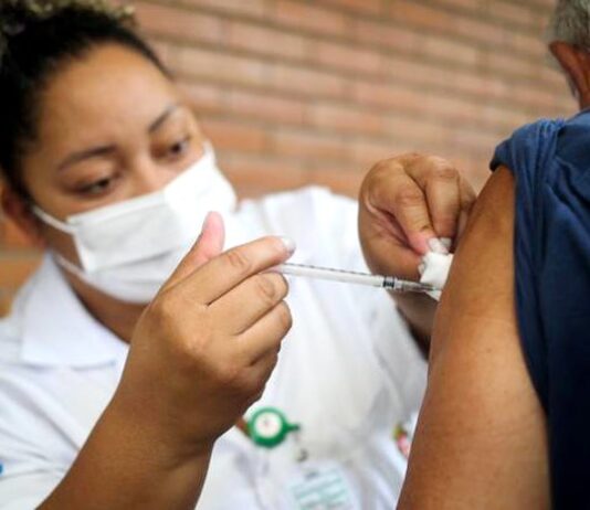 Covid-19: Ministério da Saúde amplia vacinação com dose bivalente para pessoas acima de 18 anos