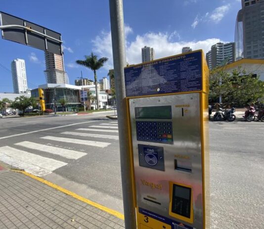 Município implanta sinalização e equipamentos para o setor verde do estacionamento rotativo