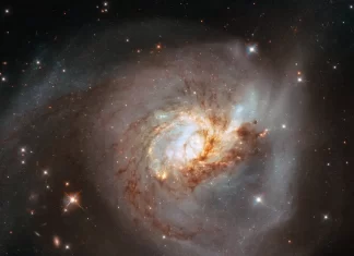 Telescópio James Webb registra imagem nítida da colisão de duas galáxias há 500 milhões de anos