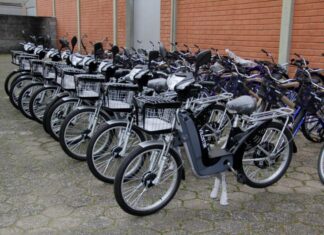 Agentes comunitários de Itajaí recebem bicicletas para auxiliar nas visitas domiciliares