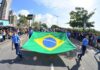 Desfile de Sete de Setembro reúne milhares de pessoas na Avenida Beira-Rio de Itajaí