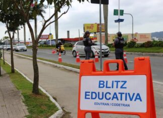 Blitz Educativa sobre transporte de Produtos Perigosos é realizada em Itajaí