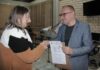 Itajaí entrega escrituras de imóveis a 36 famílias da comunidade da Baía