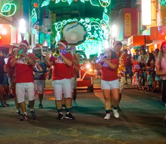 Itajaí antecipa festividades natalinas com chegada do Papai Noel em 17 de novembro