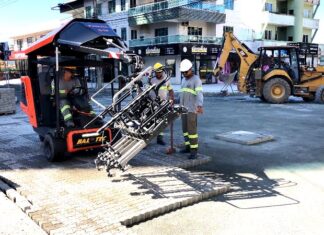 Mais um trecho da rua Delfim Mário de Pádua Peixoto é pavimentado
