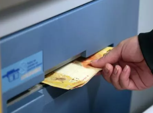 Governo antecipa 13º para aposentados e pensionistas do INSS; veja datas