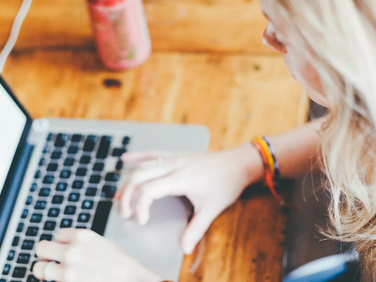 Um em cinco jovens brasileiros de 15 a 29 anos não estuda e nem trabalha