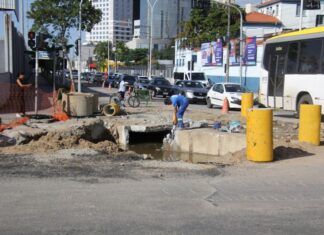Itajaí realiza obra noturna no cruzamento da rua Silva com a avenida Marcos Konder nesta quarta-feira
