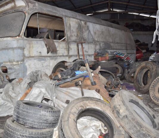 Galpão com risco para dengue é alvo de ingresso forçado para limpeza em Itajaí
