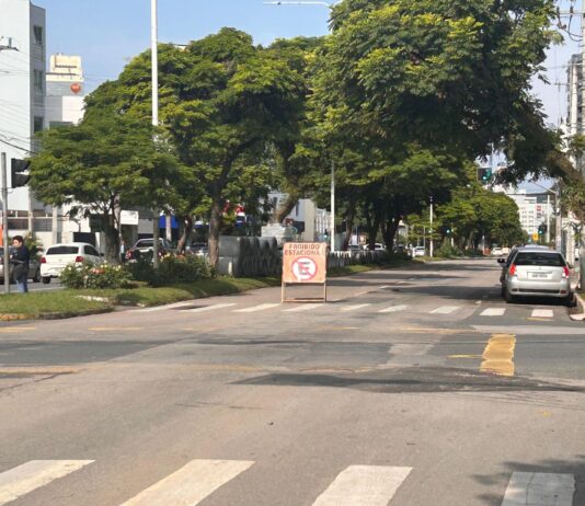 Cruzamento da avenida Marcos Konder com a rua Samuel Heusi será interditado para obras neste sábado (29)