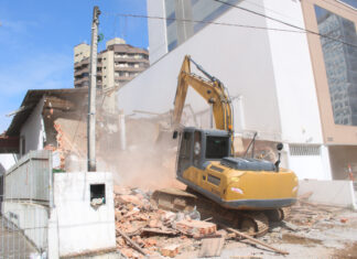 IMÓVEIS SÃO DEMOLIDOS PARA NOVA LIGAÇÃO COM A AVENIDA MARCOS KONDER