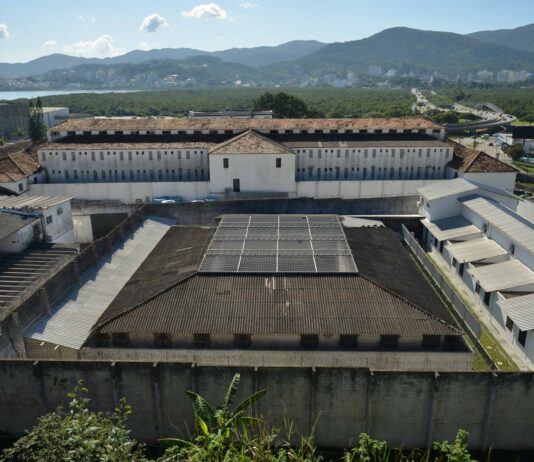 Governador dá início ao processo de remoção da penitenciária da Agronômica em Florianópolis