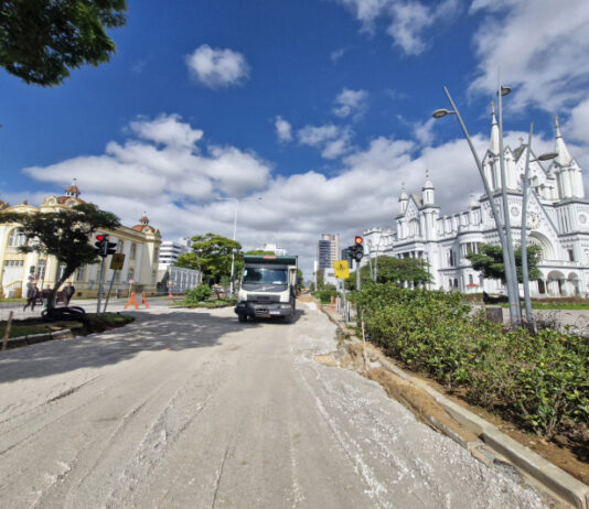 AVENIDA MARCOS KONDER TERÁ INTERRUPÇÃO DE PISTAS PARA SINALIZAÇÃO E ANDAMENTO DAS OBRAS