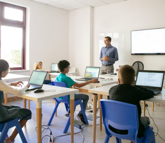 MEC anuncia reajuste salarial para professores da educação básica acima da inflação