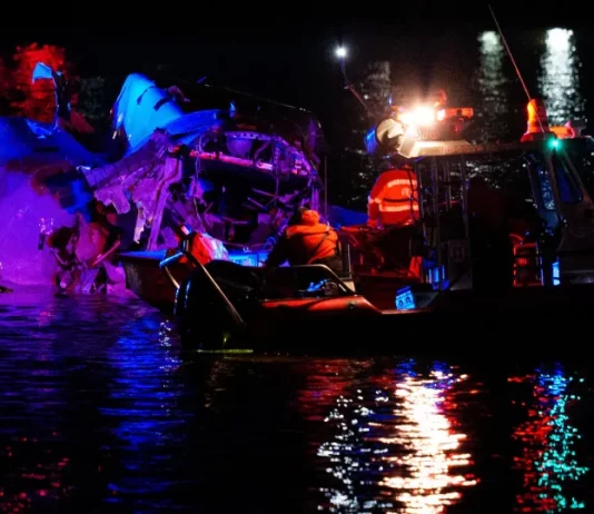 Colisão entre avião comercial e helicóptero militar em Washington D.C. deixa 30 mortos