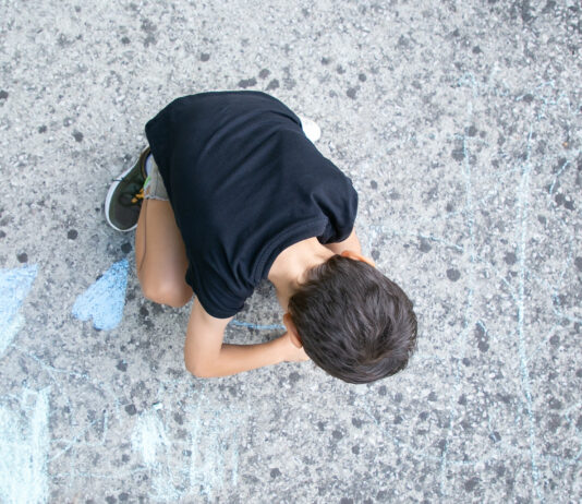 Mãe de menino abandonado pelo pai em lanchonete de Itajaí, desabafa: “Levei um susto”