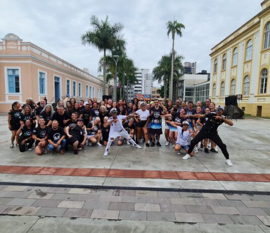 Cultura na Praça encerra primeira etapa com dança e flashback em Itajaí