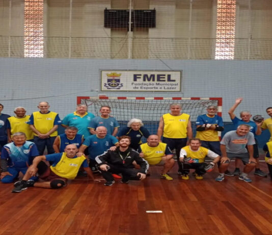 Treinos de handebol e vôlei adaptado para idosos retornam ao Ginásio Gabriel Collares, em Itajaí