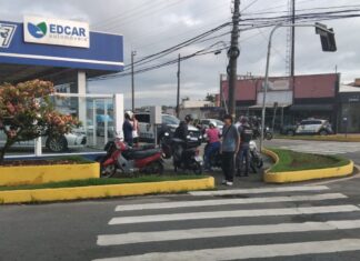 Fiscalização do Codetran em Itajaí, aborda 25 motocicletas na ciclofaixa em uma hora
