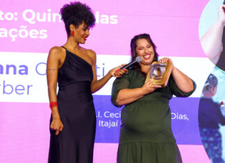 Professora de Educação Infantil de Itajaí recebe prêmio no Educador Nota 10