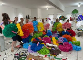 Bico do Papagaio em Itajaí ganha colar gigante de 40 metros para o Carnaval