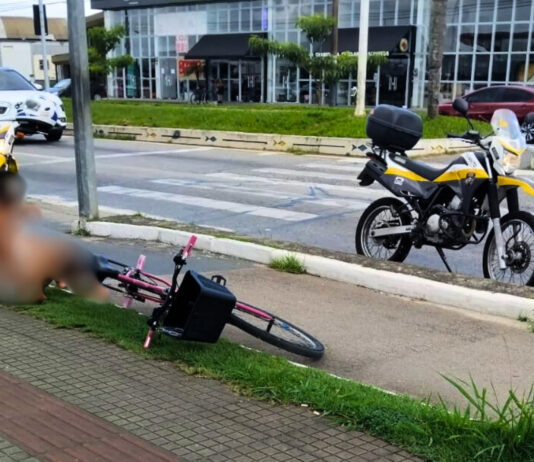Agentes da Codetran prestam atendimento a mulher em surto no bairro São Vicente em Itajaí