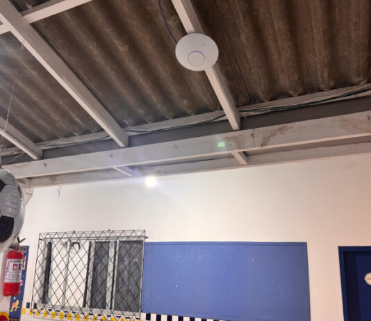 Rede de internet das escolas municipais de Itajaí é ampliada para melhorar o ensino