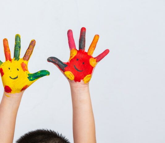 Creche particular em Itajaí fecha repentinamente e revolta pais de alunos