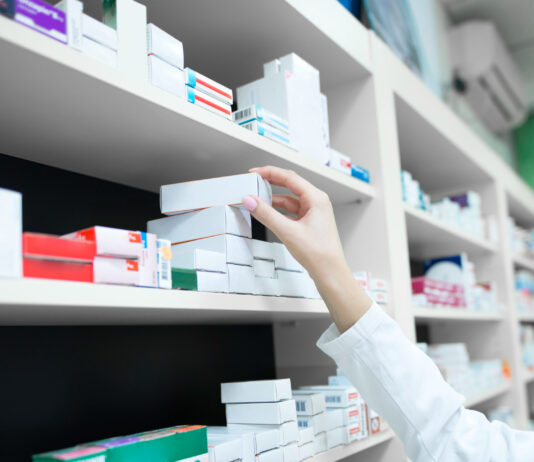 Deputados de SC discutem proposta para proibir exigência de CPF em farmácias; saiba mais