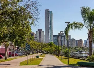 Disputa por ponto de caldo de cana e pastel termina em ataque com faca e gasolina em Itajaí