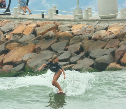 Itapema faz história com primeiro campeonato de surfe noturno