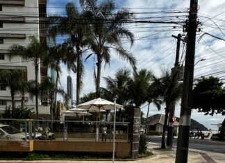 Balneário Camboriú começa a implementar áreas específicas para estacionamento de patinetes