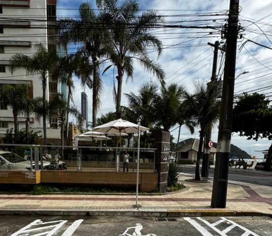 Balneário Camboriú começa a implementar áreas específicas para estacionamento de patinetes