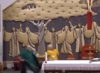 Homem invade igreja e tenta esfaquear padre no Canadá; veja o vídeo